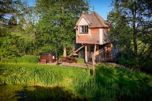 The Wee Tree Howf, Accommodation, Craighead Howfs, Perthshire Scotland