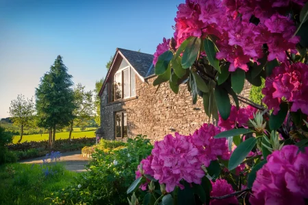 Muckle Howf luxury family holiday cottage surrounded by gardens in Perthshire, Scotland